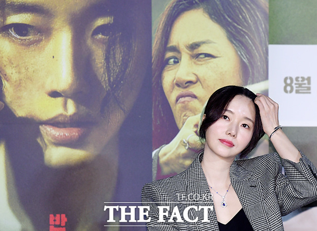 이날 배우 이정현은 출산 3개월 만의 외출에도 불구하고 방부제 미모를 뽐내며 눈길을 끌었다. /이선화 기자