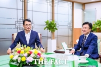  장충남 남해군수-정기명 여수시장 첫 만남…해저터널 시대 협력관계 다짐