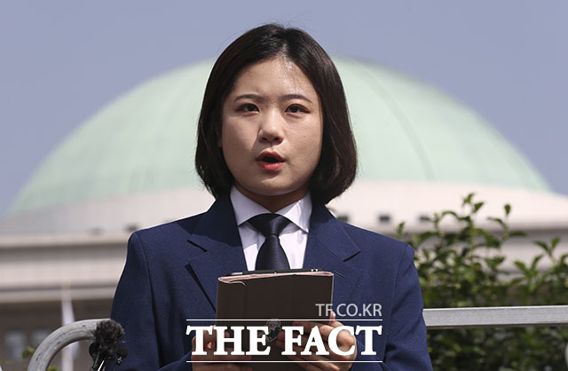 박지현 전 더불어민주당 공동비상대책위원장(사진)은 ‘인하대생 사망 사건’과 관련해 우리 모두가 공범이라며 가해자에게 법이 허용하는 최고의 처벌을 해야 한다고 밝혔다./남윤호 기자