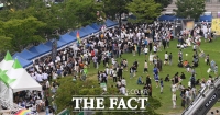  '3년 만' 서울광장서 열린 퀴어축제, 맞불 집회에 '도심 혼잡' [TF사진관]