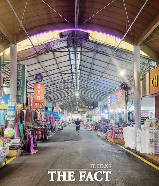 서산시 동부전통시장 중앙통 낡은 비가림 시설. / 서산시 제공