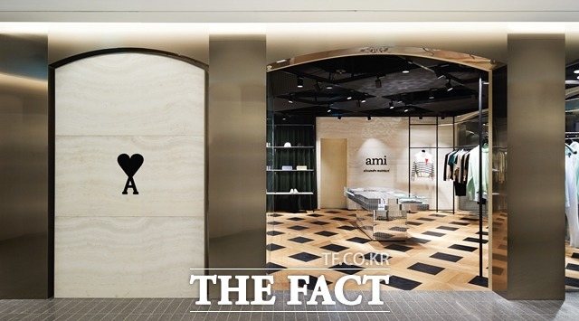 삼성물산 패션부문의 프랑스 디자이너 브랜드 아미(AMI)가 롯데백화점 본점 5층에 단독 매장을 개관했다. /삼성물산 패션부문 제공