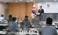  '탈북어민 북송 영상' 질문에 답변하는 통일부 대변인 [포토]
