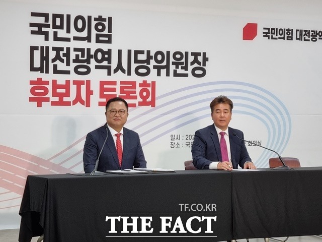 19일 국민의힘 대전시당 3층 회의실에서 열린 시당위원장 후보자 토론회에서 홀로 참석한 조수연 후보(왼쪽)가 발언하고 있다. /조수연 후보 제공
