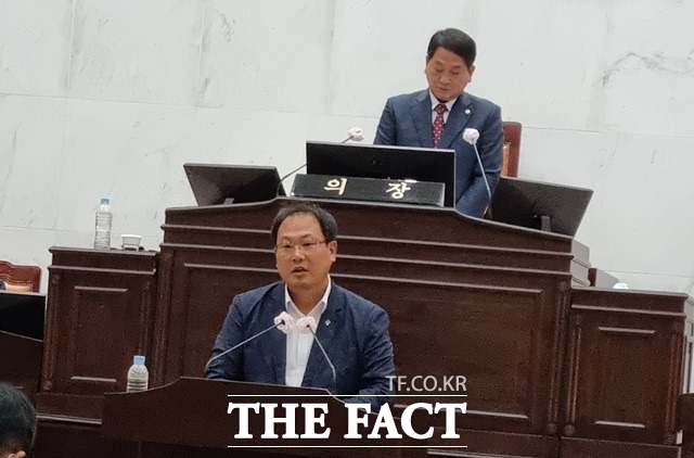 예산군의회 강선구 의원은 21일 열린 임시회에서 면세유 유가연동보조금제 도입을 촉구했다. / 예산 = 최현구 기자