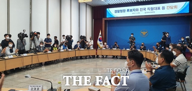 이번 간담회는 경찰 지휘부와 직협이 행정안전부의 경찰제도개선안을 논의하기 위해 마련됐다. 전국 각지에서 약 30명의 직협 대표가 참석했다./주현웅 기자