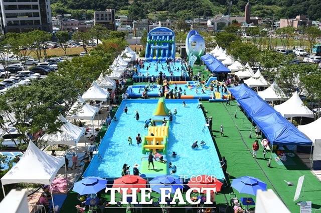 예산군이 30일부터 운영하기로 했던 군청 천백년광장 어린이 물놀이장을 코로나19 재확산 방지를 위해 취소했다. / 예산군 제공