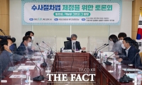  '수사절차법 제정' 토론회서 대화 나누는 김용민·김남준 [TF사진관]