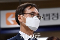  '한동훈 독직폭행 혐의' 무죄 선고 받은 뒤 법원 나서는 정진웅 [포토]