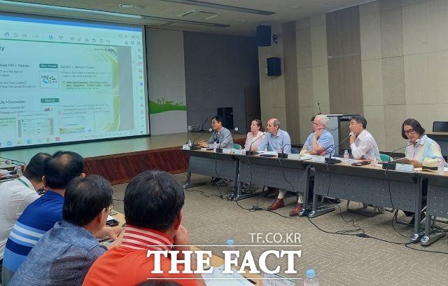 AIPH실사단은 현지실사를 바탕으로 질의응답 시간을 갖고 있다. /순천시 제공