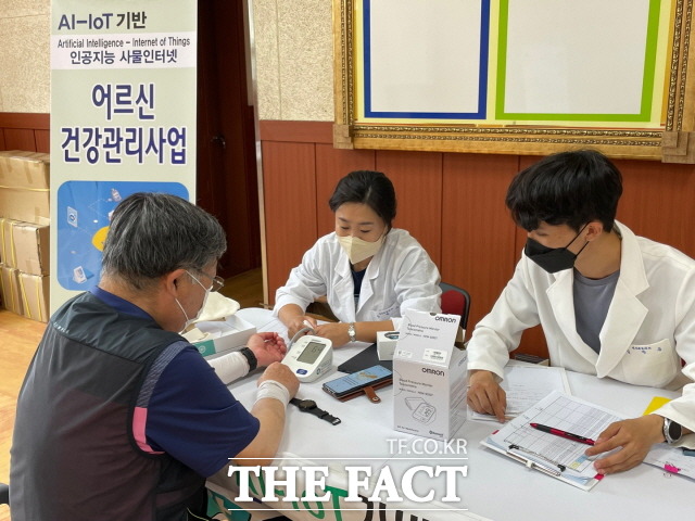 진도군이 AI와 IoT로 노인건강을 관리한다/진도군 제공