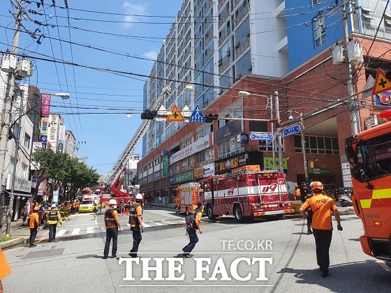 26일 오후 1시 5분쯤 부산 사상구의 한 빌라 6층에서 불이 났다./부산소방본부 제공.