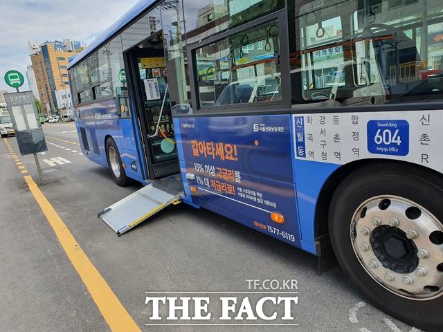 서울시가 연말까지 시내 저상버스 280여 대를 추가 도입, 비율을 70% 이상으로 끌어올린다. /서울시 제공