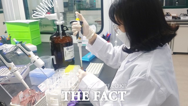 정읍시농업기술센터 전정기소장은 “이번 평가로 정읍시의 잔류농약 분석 능력을 국제적으로 확인하는 계기가 됐다”며 “앞으로 지역농산물의 안전성을 확보하고 소비자의 신뢰도를 높일 수 있도록 최선을 다 하겠다”고 밝혔다. / 정읍시 제공