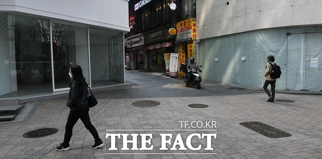 28일 통계청에 따르면 우리나라 총인구는 5173만8000명으로, 1년 전보다 9만1000명 감소했다. 1949년 센서스 집계 이후 처음 감소로 돌아섰다. /더팩트 DB