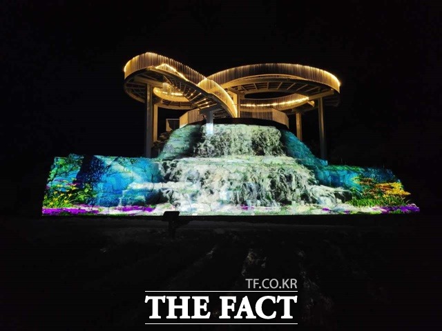 거창 감악산 항노화웰니스체험장 전망대를 활용한 미디어파사드/거창군 제공