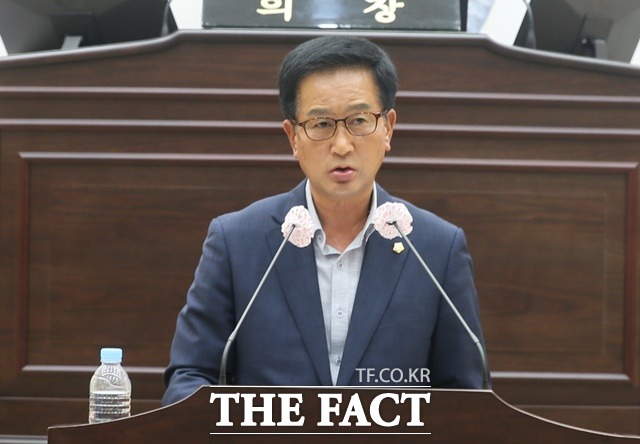 예산군의회 박중수 의원이 제282회 임시회에서 5분 발언을 통해 서부내륙고속도로 상 나들목 거리와 개수가 지역 차별이라고 비판했다. / 예산 = 최현구 기자