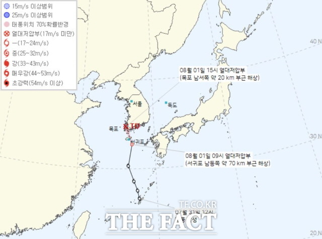 제주기상청은 제6호 태풍 트라세(TRASES)는 1일 서귀포 남쪽 약 330km 부근 해상에서 시속 32km로 북서진하고 있는 중이라고 밝혔다./국가태풍센터 제공