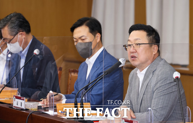 이장우 대전시장이 2일 시청 대회의실에서 8월 확대 간부회의를 주재하고 있다. / 대전시 제공