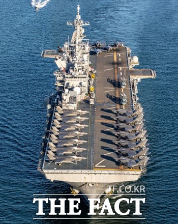 미군이 대만 인근에 보낸 강습상륙함 트리폴리함이 항해하고 있다. /USNI뉴스