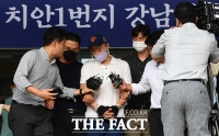  취재진 질문 받는 '강남 유흥업소 사망사건' 마약 공급 혐의 A씨 [포토]