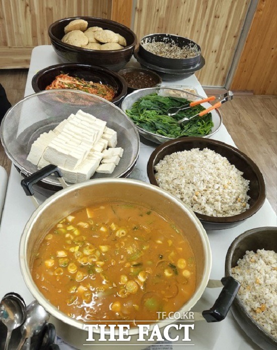 매주 일요일 11시 전북 인권선교회에서는 우리콩(서리태)으로 만든 음식을 무료로 먹을 수있다. /전주=김도우 기자