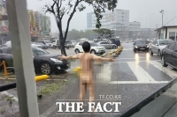  안산서 폭우속 나체로 활보한 40대 남성...경찰에 체포