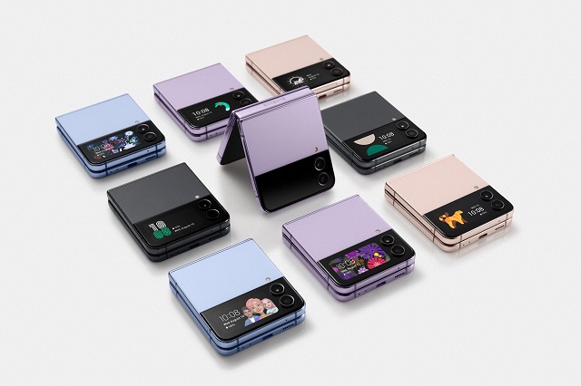 국내에서 출시되는 갤럭시 Z 플립4는 256GB와512GB 내장 메모리 모델로 가격은 각각 135만3000원과 147만4000원이다. 색상은 보라 퍼플과 그라파이트, 핑크 골드, 블루 등 4가지로 출시된다. /삼성전자 제공