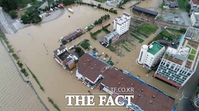 수도권과 강원 지역에 이어진 폭우로 사망자가 추가 발생했다. 사진은 해당 기사와 직접적 관련 없음. /더팩트 DB