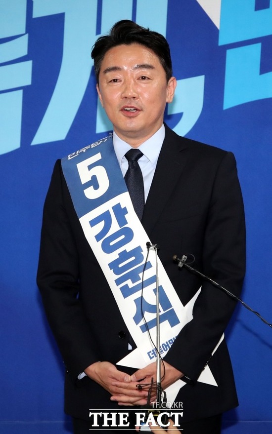 더불어민주당 8·28 전당대회 당 대표 후보인 강훈식 의원은 11일 박용진 의원의 단일화 제안에 대해 지금은 각자의 비전을 키우는 데 집중해야 할 때라며 거부 의사를 밝혔다. /남윤호 기자