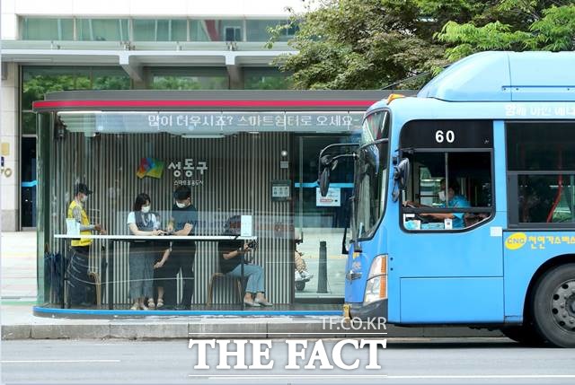 성동구의 스마트쉼터가 대표 정책 브랜드로 자리잡고 있어 쉼터의 기록을 숫자로 알아봤다. /성동구 제공