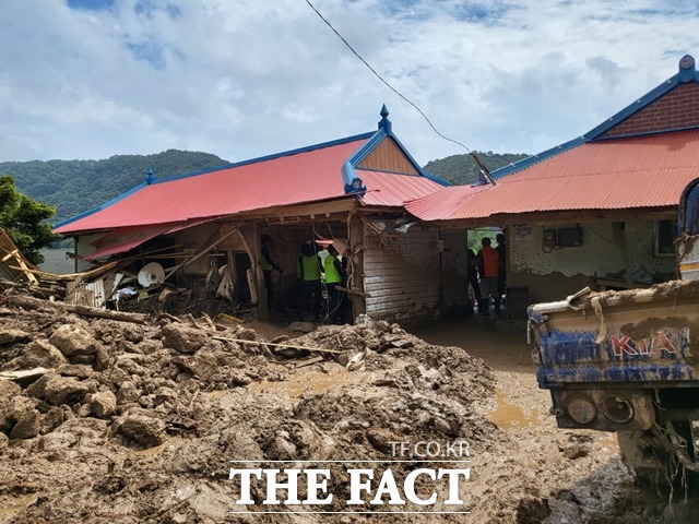 집중호우로 부여 한 마을 집이 무너져내렸다. / 부여 = 김아영 기자