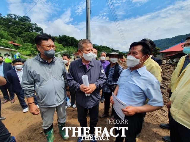 이상민 장관이 폭우 피해를 입은 부여군을 방문했다. / 부여 = 김아영 기자