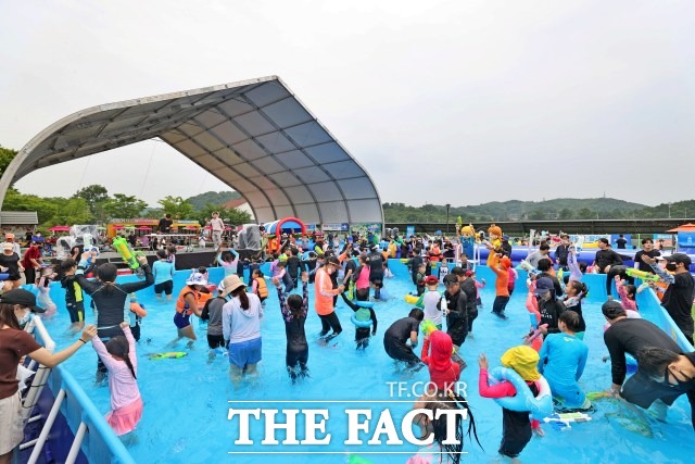 지난달 23일부터 이달 15일까지 전북도 대표관광지인 임실치즈테마파크에서 아쿠아페스티벌이 열린 가운데 방문객이 8만1000여명이 다녀갔다. /임실군 제공