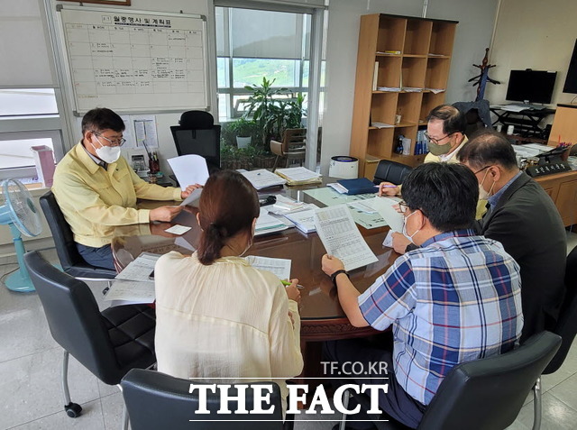 전남도는 18일 감염병관리지원단 자문위원회를 열어 코로나19 예방접종률과 치료제 처방률을 높이고 취약시설에 방역물품을 지원하는 등 선제적 방역에 집중키로 했다고 밝혔다./무안=홍정열 기자