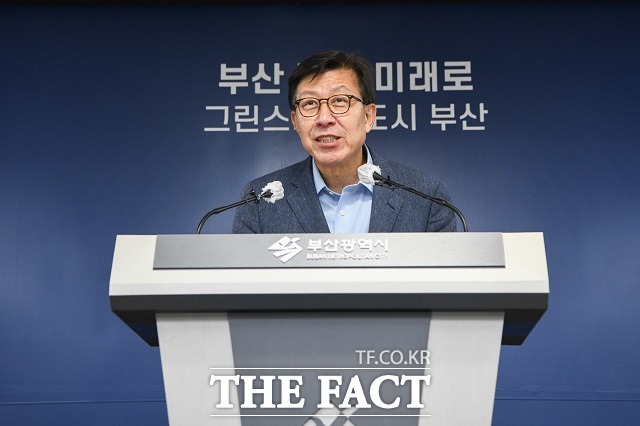 박형준 부산시장은 14일 민관합동 민생경제 안정 대책 회의