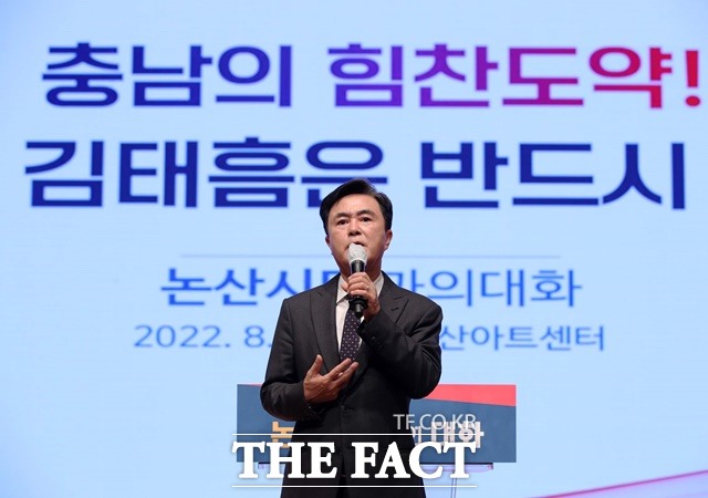 김테흠 지사가 19일 시민과의 대화에서 국방 국가 산단 조성, 육군사관학교 이전, 탑정호 대규모 민자유치 관광개발 지원 등을 약속했다. / 충남도 제공