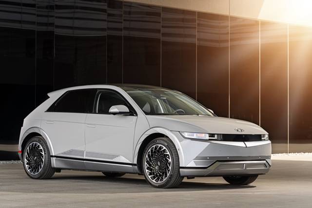 현대자동차의 전기차 아이오닉5가 미국 전문지 카앤드라이버(Car and Driver)의 평가를 받고 2022 올해의 전기차에 선정됐다. /현대자동차 제공
