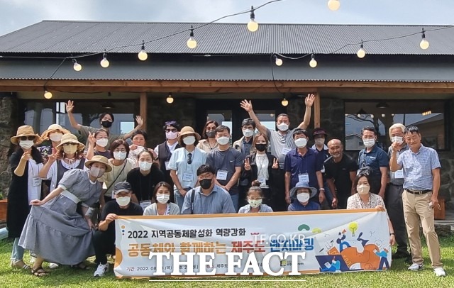 정읍시 이석 공동체과장은 “이번 벤치마킹이 소규모공동체의 발전을 위해 각 지역에 적용할 수 있는 소중한 기회가 될 것”이라며 “지역발전과 공동체 활성화의 주축을 이루고 있는 마을 · 소규모공동체 회원들의 활약을 앞으로도 응원하겠다”고 밝혔다. / 정읍시 제공