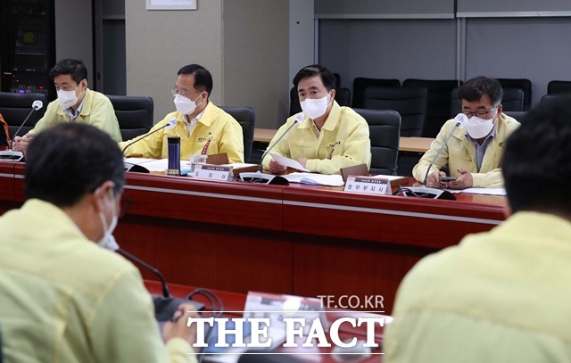 김태흠 충남도지사가 22일 도청 중회의실에서 열린 을지연습 최초 상황 보고회의에 참석했다. / 충남도 제공