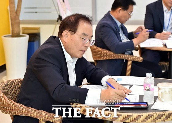 부산시교육청은 하윤수 교육감이 19일 오후 3시 시교육청 별관 1층 교육감 소통 공감실에서 ‘교육감과 만난 데이(Day)’를 첫 운영했다고 22일 밝혔다. /부산교육청 제공.