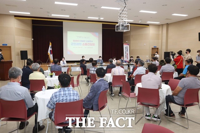 이상근 경남고성군수가 군민과의 소통간담회를 하고 있다./고성군 제공