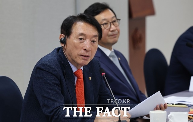 국회 본회의장에서 문재인 전 대통령이 간첩 도움으로 대통령에 당선됐다고 발언해 고발당한 김석기 국민의힘 의원을 수사한 경찰이 불송치 결정을 내렸다./남윤호 기자