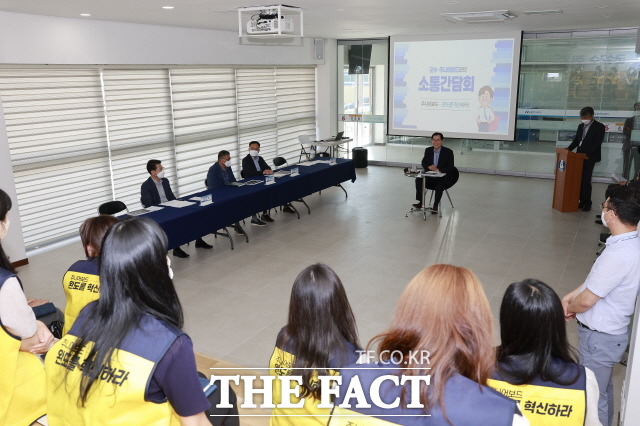 신우철 완도군수는 지난 22일 혁신 주니어 보드와 소통 간담회를 가졌다/완도군 제공