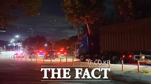 25일 새벽 2시 한국원자력연구원에 보관 중인 중․저준위 방폐물 222드럼을 경주 최종처분장으로 반출했다/ 대전시 제공