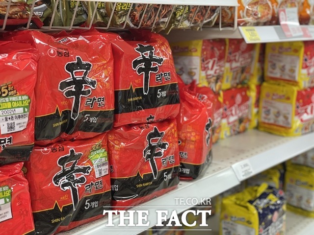농심은 다음달 15일부터 라면과 스낵 주요 제품의 출고가격을 각각 평균 11.3%, 5.7% 인상한다. /문수연 기자