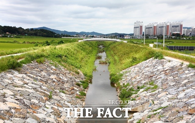 충남도 종합건설사업소는 서산시 예천동과 석남동 일대를 잇는 석남천을 대상으로 지방하천 정비사업을 완료했다. / 충남도 제공
