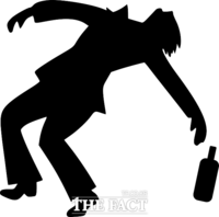  '그냥 기분 나쁘다'며 술병으로 다른 손님 머리 내려친 40대