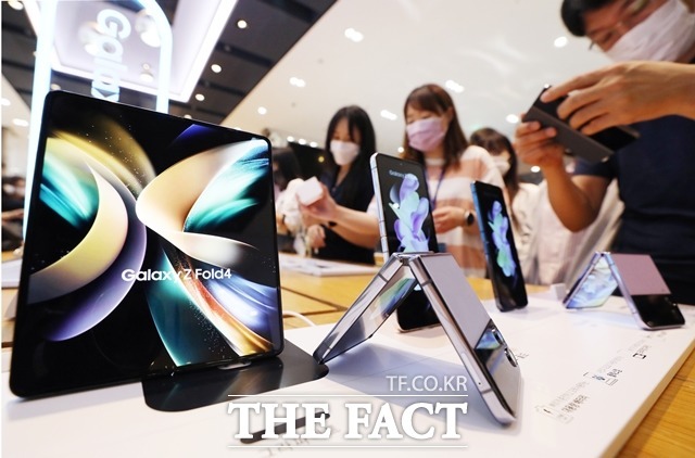  삼성, 갤럭시Z4 순항에 아이폰 14 가세…하반기 모바일 승자는..