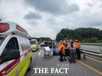  도로공사 현장서 수신호 작업하던 40대 차에 치여 숨져